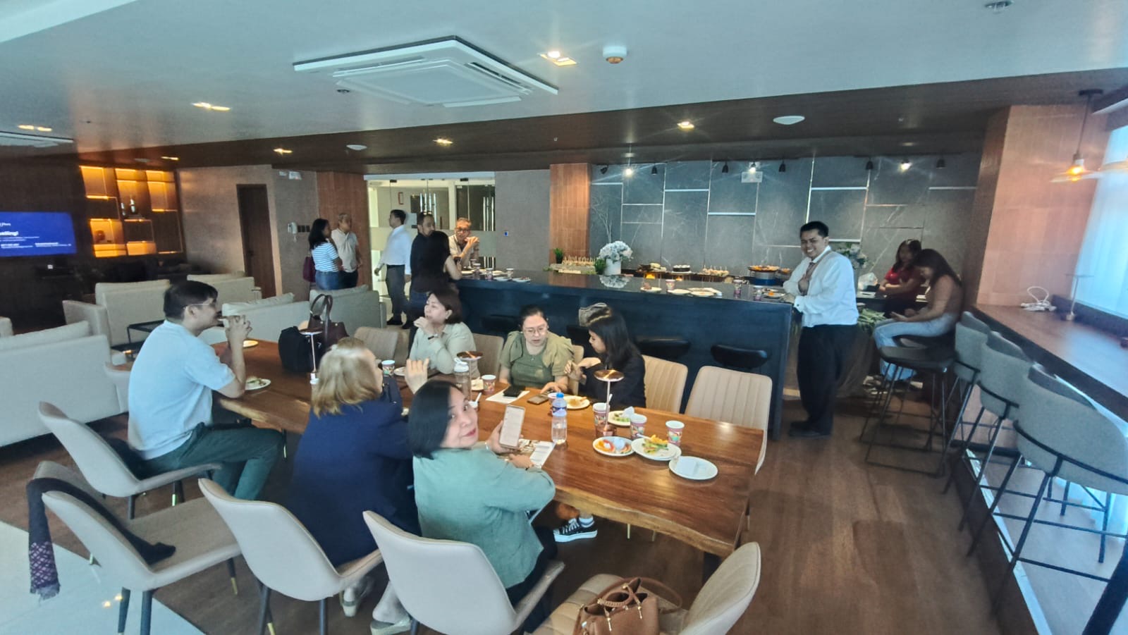 Briefing gathering